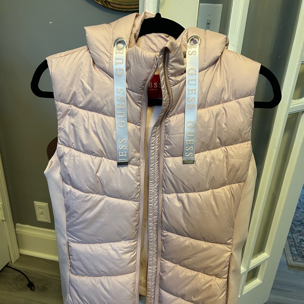 New Guess size M women’s puffer vest